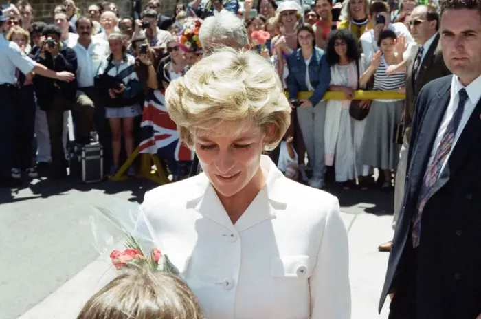 Framed Print : Diana, Princess of Wales arrives at the The Sacred Heart Hospice in Sydney, Australia Framed Print : Diana, Princess of Wales arrives at the The Sacred Heart Hospice in Sydney, Australia