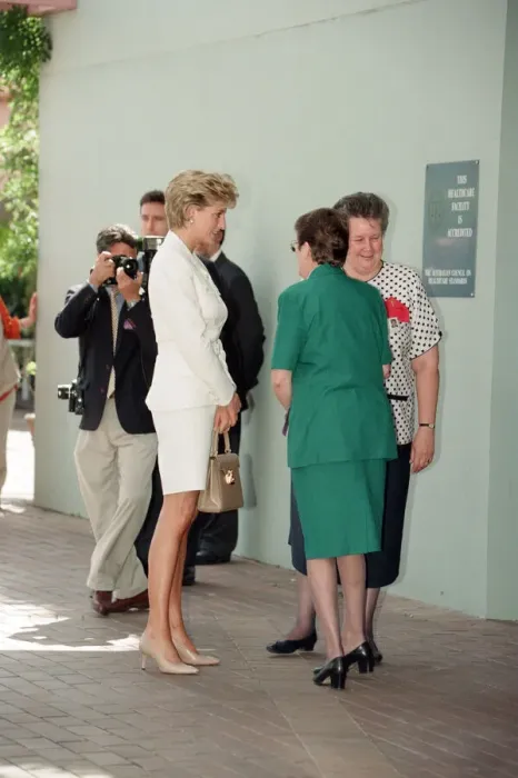 Framed Print : Diana, Princess of Wales arrives at the The Sacred Heart Hospice in Sydney, Australia Framed Print : Diana, Princess of Wales arrives at the The Sacred Heart Hospice in Sydney, Australia