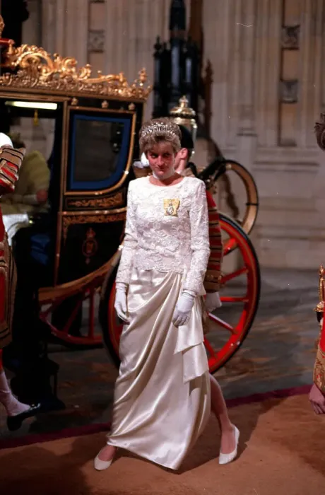 Framed Print : DIANA, THE PRINCESS OF WALES ARRIVING AT THE STATE OPENING OF PARLIAMENT -1991 Framed Print : DIANA, THE PRINCESS OF WALES ARRIVING AT THE STATE OPENING OF PARLIAMENT -1991