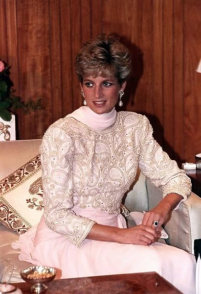 Diana, Princess of Wales attends a dinner held by President Ghulam Ishaq Khan in