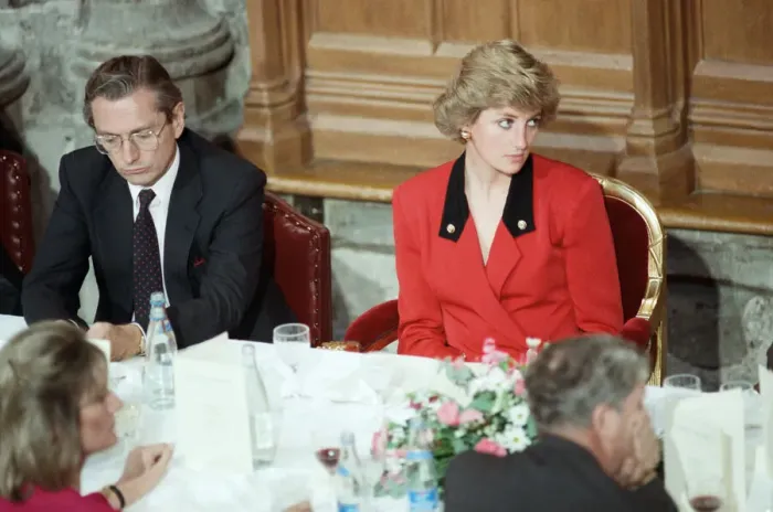Framed Print : Diana, Princess of Wales attends the launch of the National AIDS Trust at Guildhall Framed Print : Diana, Princess of Wales attends the launch of the National AIDS Trust at Guildhall
