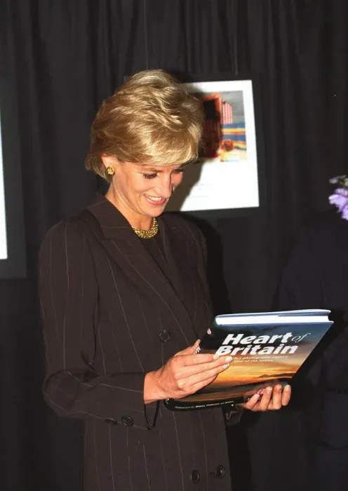 Framed Print : Diana, Princess of Wales, attends the Royal Brompton Hospitals