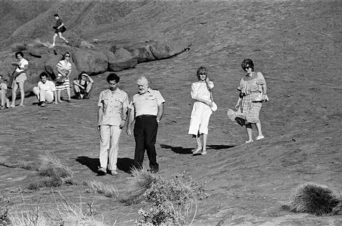 Framed Print : Diana, Princess of Wales and Charles, Prince of Wales visit Ayers Rock, Australia Framed Print : Diana, Princess of Wales and Charles, Prince of Wales visit Ayers Rock, Australia