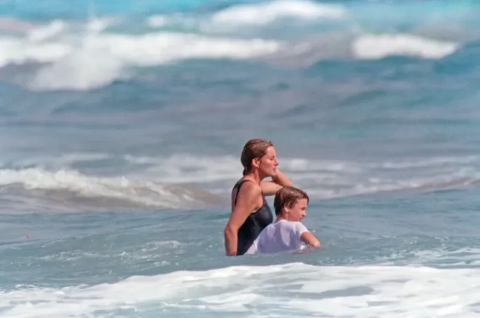Framed Print : Diana, Princess of Wales on holiday in Nevis with Prince William. January 1993