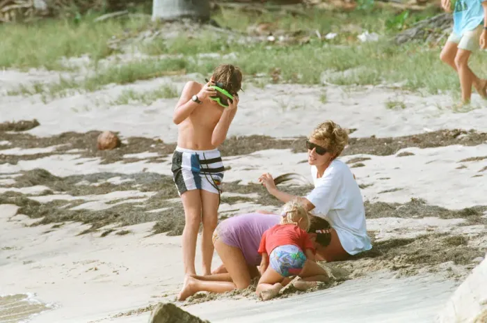 Framed Print : Diana, Princess of Wales on holiday in Nevis with Prince William. January 1993 Framed Print : Diana, Princess of Wales on holiday in Nevis with Prince William. January 1993