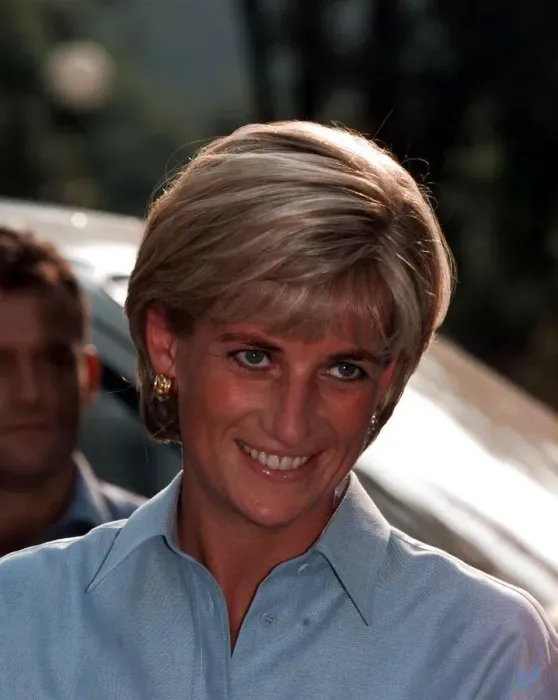 Framed Print : Diana, Princess of Wales makes a three day visit to Bosnia - Herzegovina as part of her