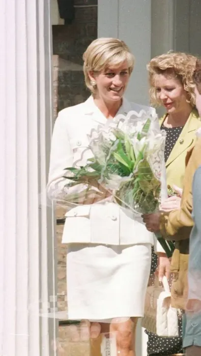 Framed Print : Diana, Princess Of Wales makes a visit to Trinity House Hospice in Clapham, South London Framed Print : Diana, Princess Of Wales makes a visit to Trinity House Hospice in Clapham, South London