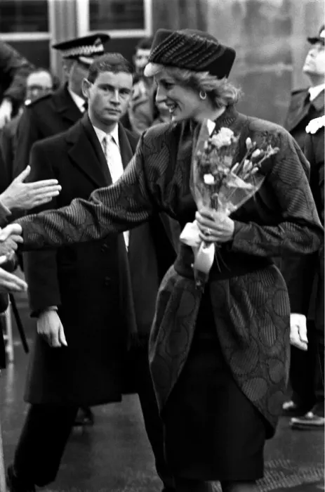 Framed Print : DIANA, THE PRINCESS OF WALES MEETING PEOPLE IN CARLISLE 1993