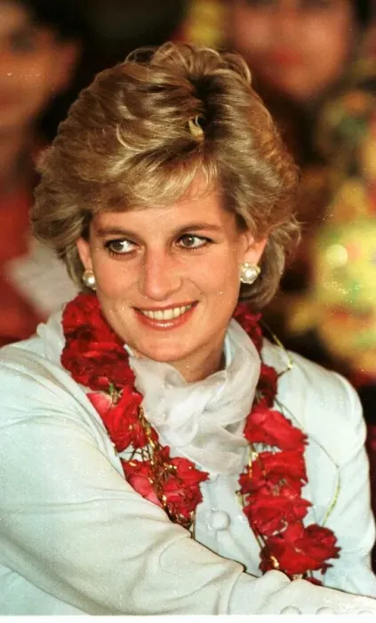 Framed Print : Diana, Princess of Wales, pictured during a visit to the Shaukat Khanum Memorial Hospital