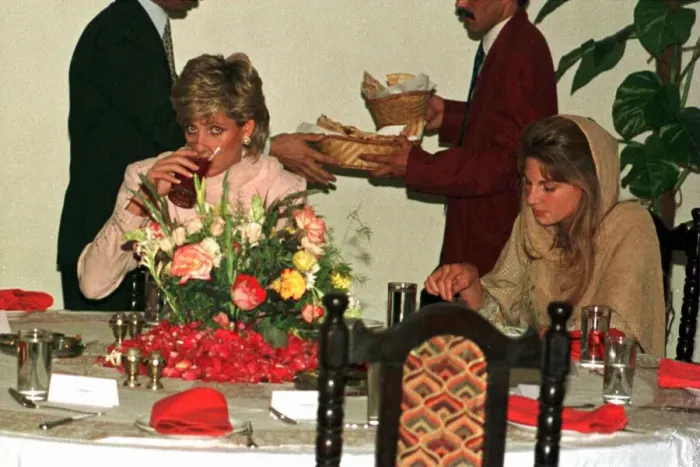 Framed Print : Diana, Princess of Wales at a restaurant for dinner with her friend Jemima Khan (right Framed Print : Diana, Princess of Wales at a restaurant for dinner with her friend Jemima Khan (right