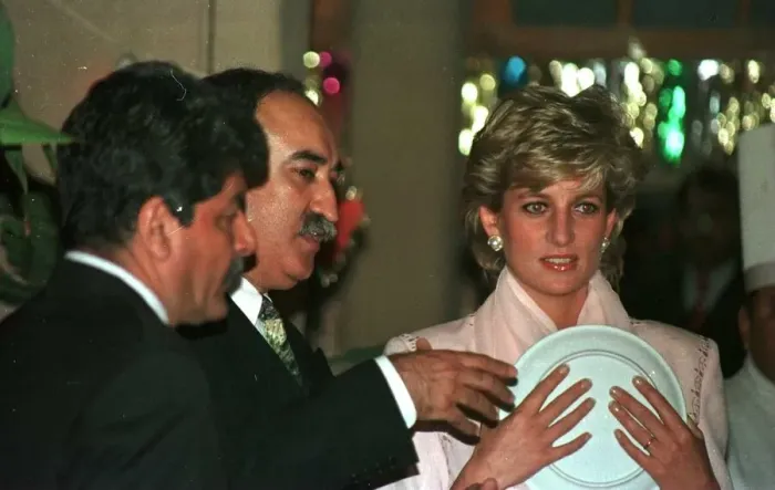 Framed Print : Diana, Princess of Wales at a restaurant for dinner with Jemima Khan and her husband