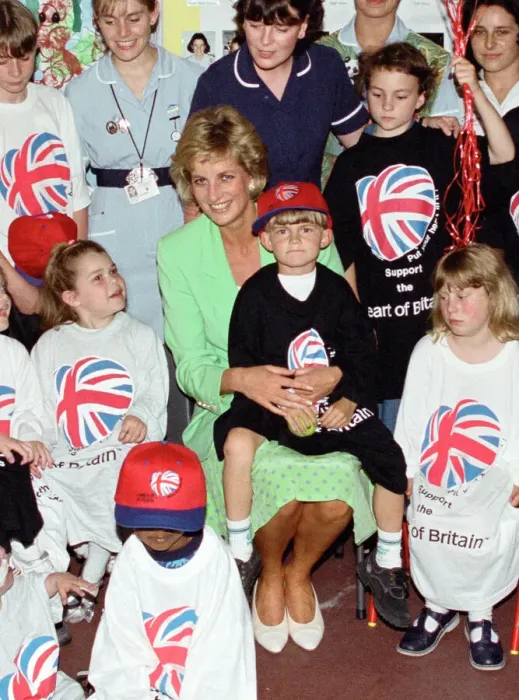 Framed Print : Diana, Princess of Wales sits with with Jamie Poore on her lap on a visit to a