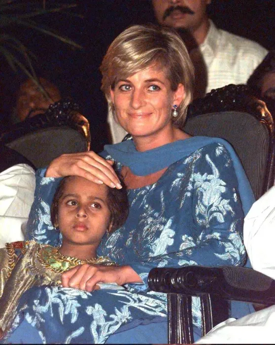Framed Print : Diana, Princess of Wales, sits with a young girl at a fund raising event at the Shaukat Framed Print : Diana, Princess of Wales, sits with a young girl at a fund raising event at the Shaukat