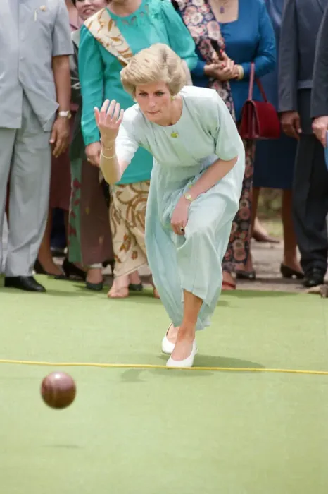 Framed Print : Diana, Princess of Wales visit to Indonesia 1989. The Princess plays a game of boules Framed Print : Diana, Princess of Wales visit to Indonesia 1989. The Princess plays a game of boules