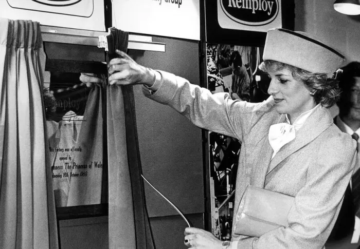 Framed Print : Diana, Princess of Wales during her visit to the Remploy Manufaturing in Coventry