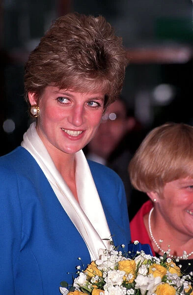 DIANA, THE PRINCESS OF WALES VISITS AIDS PATIENTS AT MILDMAY MISSION HOSPICE 1991
