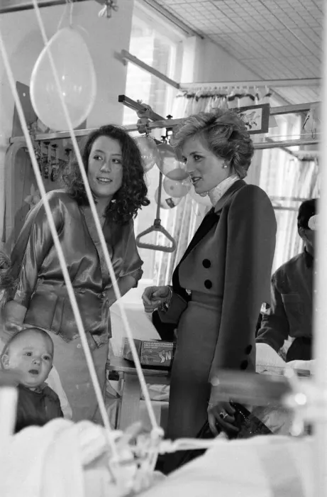 Framed Print : Diana, Princess of Wales visits Birmingham Accident Hospital. 8th March 1990 Framed Print : Diana, Princess of Wales visits Birmingham Accident Hospital. 8th March 1990