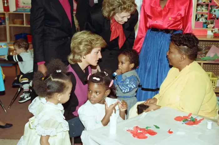 Framed Print : Diana, Princess of Wales visits a day nursery, New York City. February 1989 Framed Print : Diana, Princess of Wales visits a day nursery, New York City. February 1989