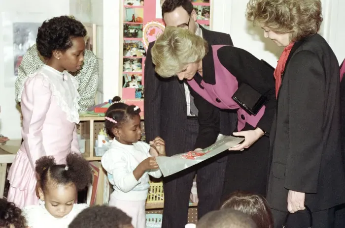 Framed Print : Diana, Princess of Wales visits a day nursery, New York City. February 1989 Framed Print : Diana, Princess of Wales visits a day nursery, New York City. February 1989