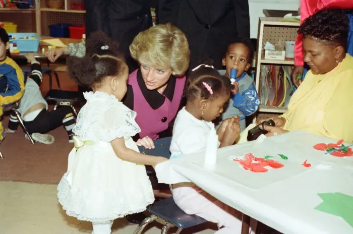Framed Print : Diana, Princess of Wales visits a day nursery, New York City. February 1989 Framed Print : Diana, Princess of Wales visits a day nursery, New York City. February 1989
