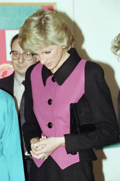 Framed Print : Diana, Princess of Wales visits a day nursery, New York City. February 1989 Framed Print : Diana, Princess of Wales visits a day nursery, New York City. February 1989