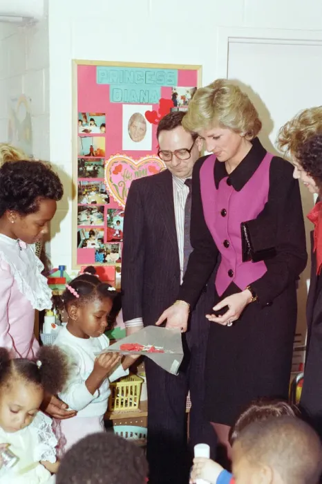 Framed Print : Diana, Princess of Wales visits a day nursery, New York City. February 1989 Framed Print : Diana, Princess of Wales visits a day nursery, New York City. February 1989