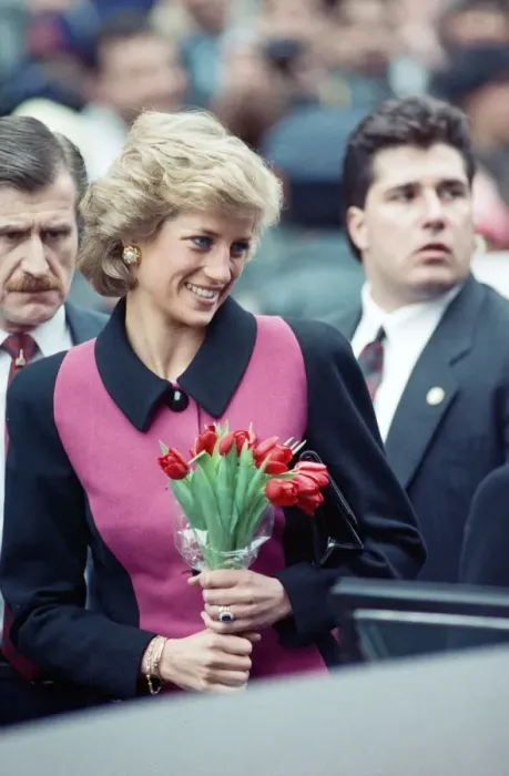 Framed Print : Diana, Princess of Wales visits a day nursery, New York City. February 1989 Framed Print : Diana, Princess of Wales visits a day nursery, New York City. February 1989