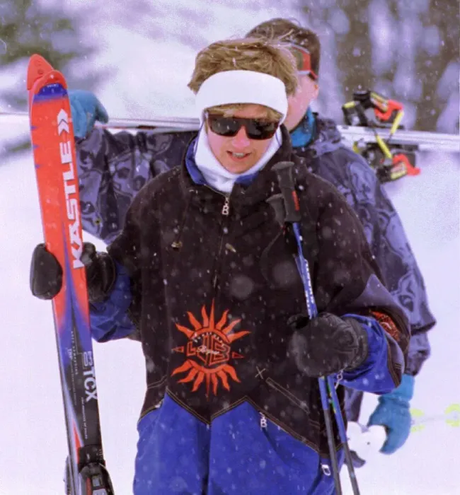 Framed Print : Diana Princess of Wales, wearing a headband while ski-ing on holiday in Lech, Austria Framed Print : Diana Princess of Wales, wearing a headband while ski-ing on holiday in Lech, Austria