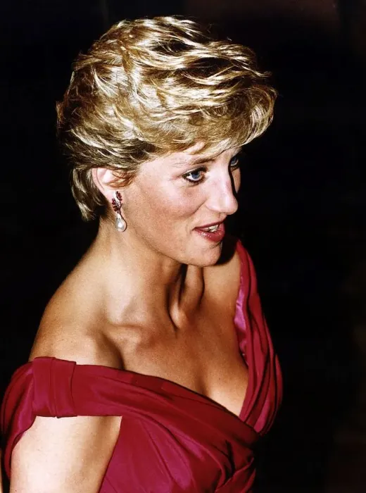 Framed Print : Diana, Princess of Wales, wearing a Victor Edelstein evening dress to a performance of