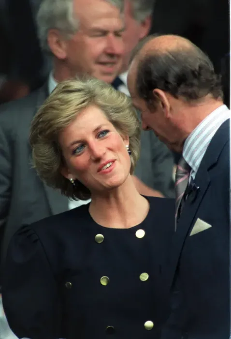 Framed Print : DIANA, THE PRINCESS OF WALES AT WIMBLEDON TENNIS CHAMPIONSHIPS - JULY 1990