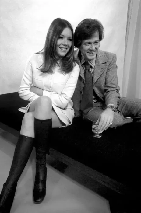 Framed Print : Diana Rigg and Robert Culp who star in the television drama Married Alive written by John