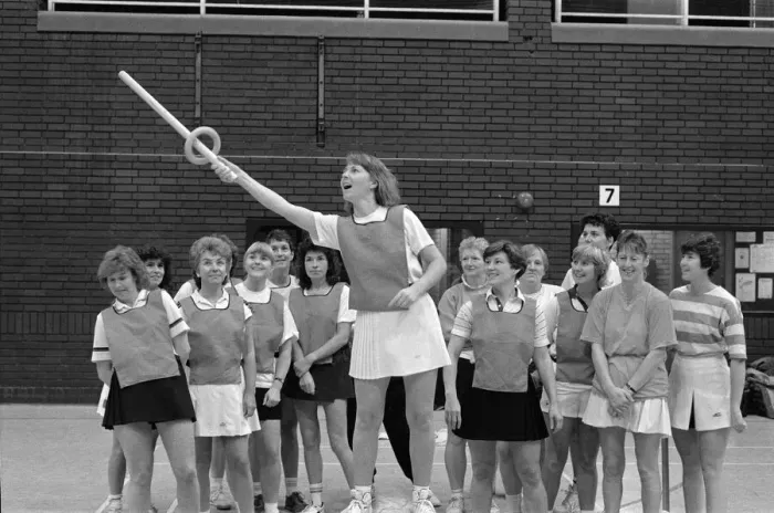 Framed Print : Diane Sykes, of Slaithwaite demonstrates the game of bench quoits to women who took part