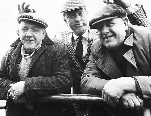 Dick Van Dyke actor with stevadores in Southamton docks on board the Bremen