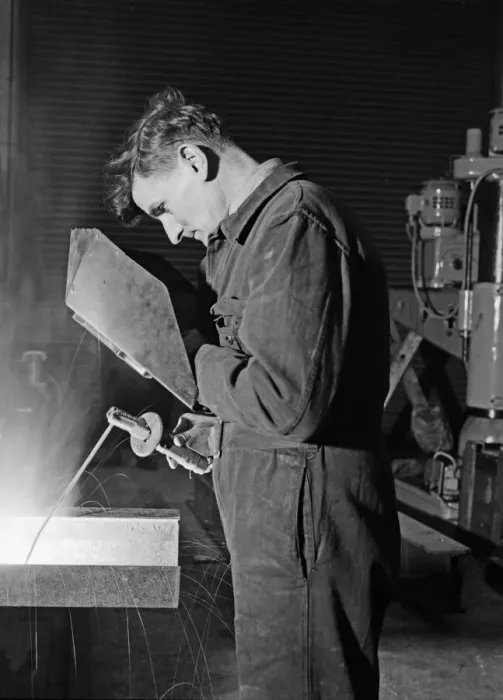 Framed Print : Diesel engines being assembled at the Perkins factory in Peterborough. 10th November 1949