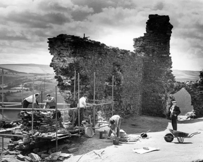 Framed Print : Dinas Bran Castle, a medieval castle standing high on a hill above the town of Llangollen Framed Print : Dinas Bran Castle, a medieval castle standing high on a hill above the town of Llangollen