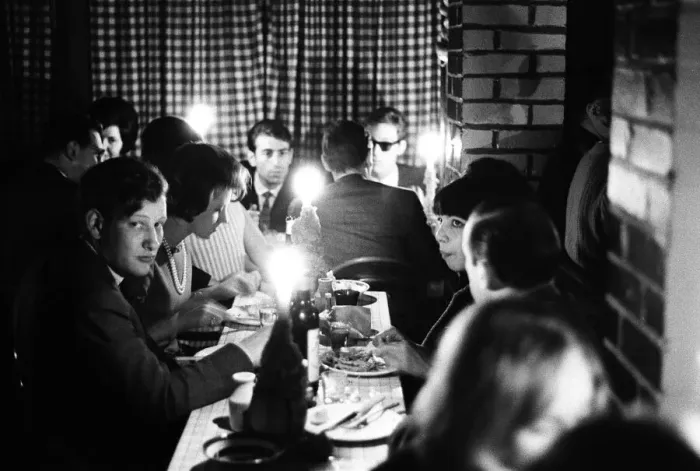 Framed Print : Diners at Bistro Vino Restaurant, South Kensington, London, 14th October 1965 Framed Print : Diners at Bistro Vino Restaurant, South Kensington, London, 14th October 1965