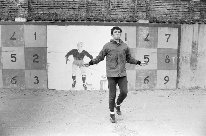 Framed Print : Dino Zoff, goalkeeper for Juventus, pictured during team training session in Turin, Italy Framed Print : Dino Zoff, goalkeeper for Juventus, pictured during team training session in Turin, Italy