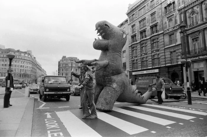 Framed Print : Two dinosaurs as high as a double decker bus fight each other in London Framed Print : Two dinosaurs as high as a double decker bus fight each other in London