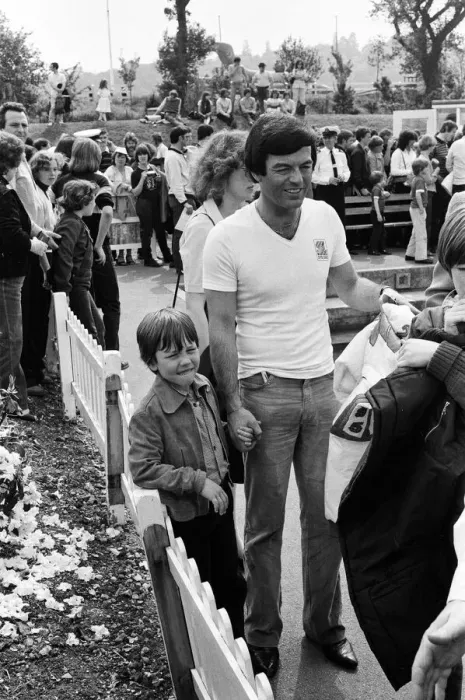 Framed Print : Disc Jockey Tony Blackburn and his son Simon, 8, at Thorpe Park Framed Print : Disc Jockey Tony Blackburn and his son Simon, 8, at Thorpe Park