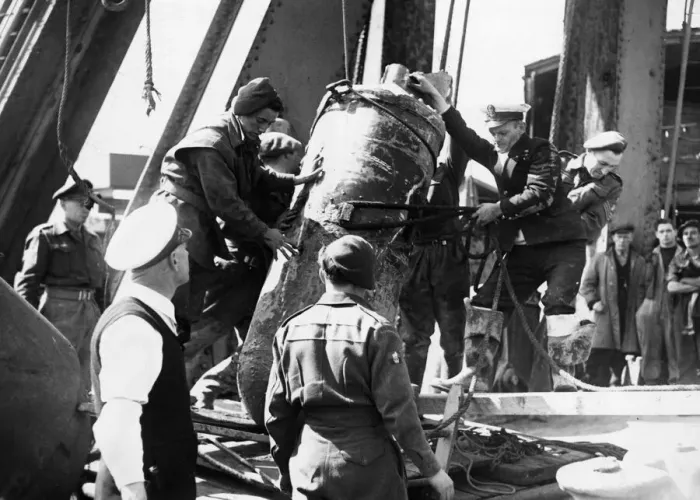 Framed Print : Discovery of an unexploded parachute mine in Hull after the Second World War Framed Print : Discovery of an unexploded parachute mine in Hull after the Second World War