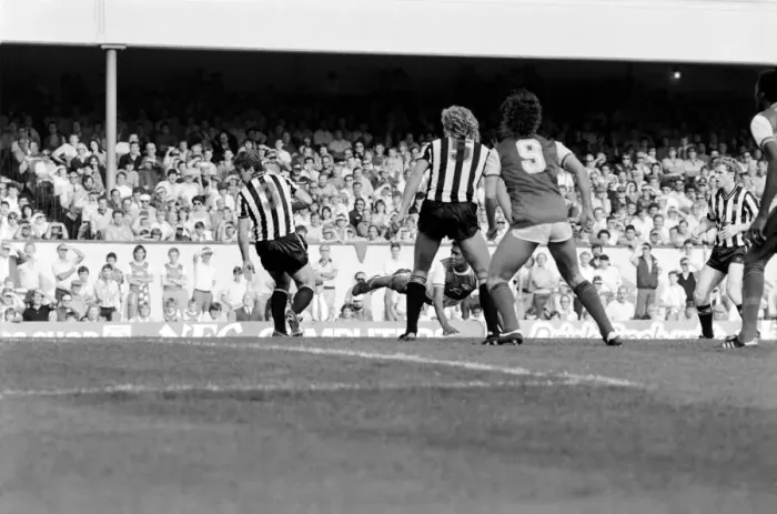 Framed Print : Division 1 football. Arsenal 0 v. Newcastle 0. September 1985 LF15-22-033 Framed Print : Division 1 football. Arsenal 0 v. Newcastle 0. September 1985 LF15-22-033