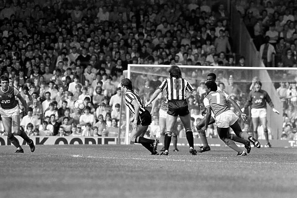 Division 1 football. Arsenal 0 v. Newcastle 0. September 1985 LF15-22-017