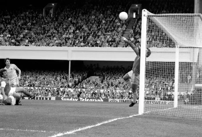 Framed Print : Division 1 football. Arsenal 1 v. Nottingham Forest 0. September 1980 LF04-37-067 Framed Print : Division 1 football. Arsenal 1 v. Nottingham Forest 0. September 1980 LF04-37-067