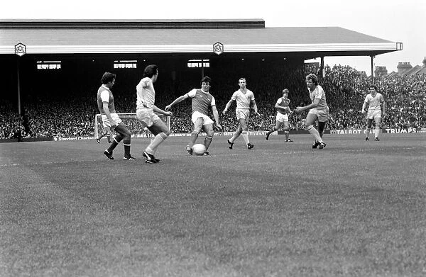 Division 1 football. Arsenal 1 v. Nottingham Forest 0. September 1980 LF04-37-044