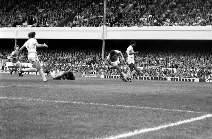 Framed Print : Division 1 football. Arsenal 1 v. Nottingham Forest 0. September 1980 LF04-37-074 Framed Print : Division 1 football. Arsenal 1 v. Nottingham Forest 0. September 1980 LF04-37-074