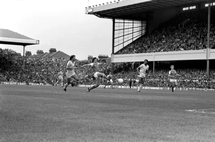 Framed Print : Division 1 football. Arsenal 1 v. Nottingham Forest 0. September 1980 LF04-37-053 Framed Print : Division 1 football. Arsenal 1 v. Nottingham Forest 0. September 1980 LF04-37-053