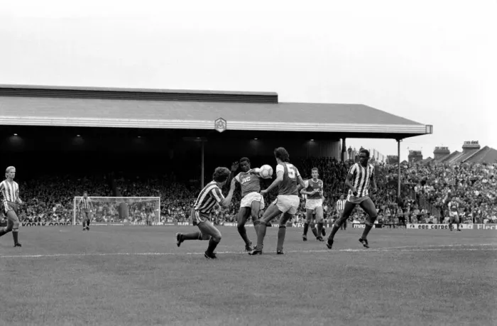 Framed Print : Division 1 football. Arsenal 1 v. Sheffield Wednesday 1. September 1985 LF15-15-082 Framed Print : Division 1 football. Arsenal 1 v. Sheffield Wednesday 1. September 1985 LF15-15-082