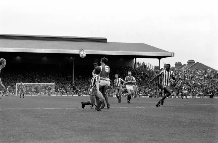 Framed Print : Division 1 football. Arsenal 1 v. Sheffield Wednesday 1. September 1985 LF15-15-081