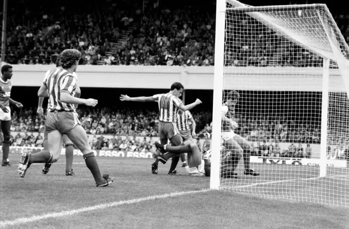 Framed Print : Division 1 football. Arsenal 1 v. Sheffield Wednesday 1. September 1985 LF15-15-011 Framed Print : Division 1 football. Arsenal 1 v. Sheffield Wednesday 1. September 1985 LF15-15-011