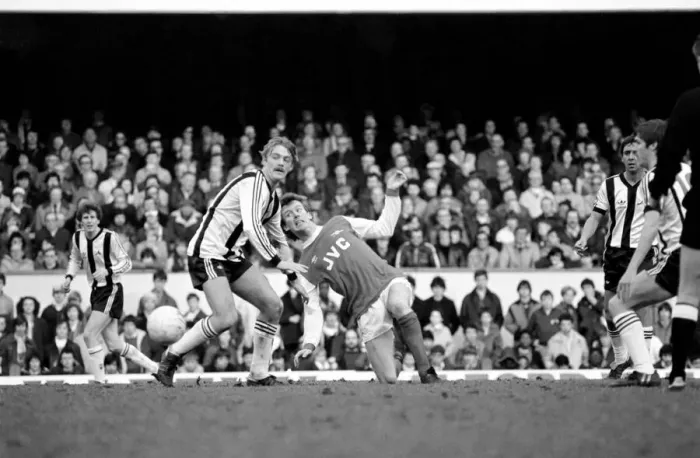 Framed Print : Division 1 football. Arsenal 1 v. Notts County. February 1982 LF08-28-041 Framed Print : Division 1 football. Arsenal 1 v. Notts County. February 1982 LF08-28-041